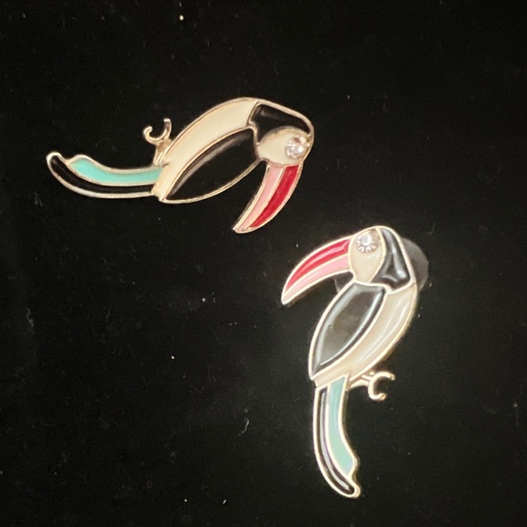 Earring Stud - Picture 2 of 3